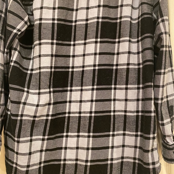 Women’s RSQ Long Sleeve Button Up Shirt Black/Bluish-Gray Size Medium Like New - Picture 9 of 11